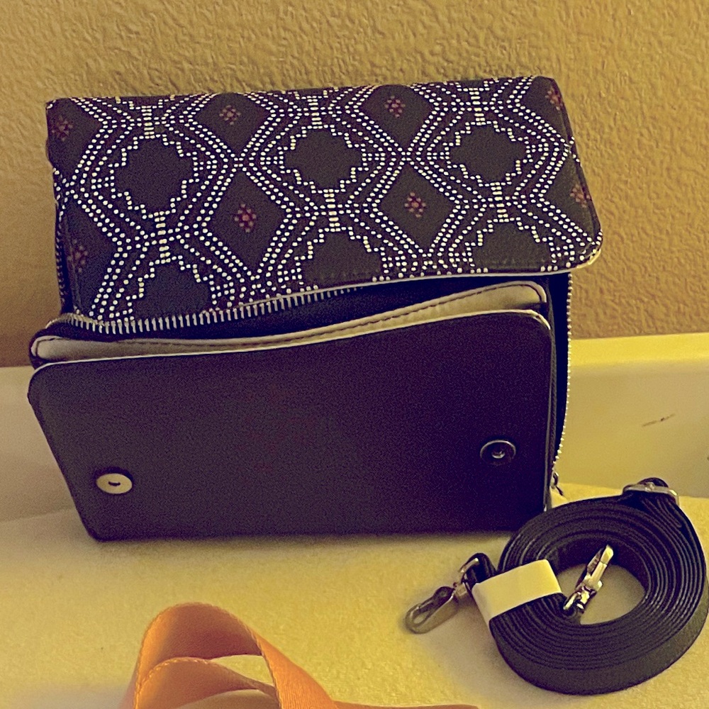 ThirtyOne Inspired Crossbody LTD in navy dotted geo pebble